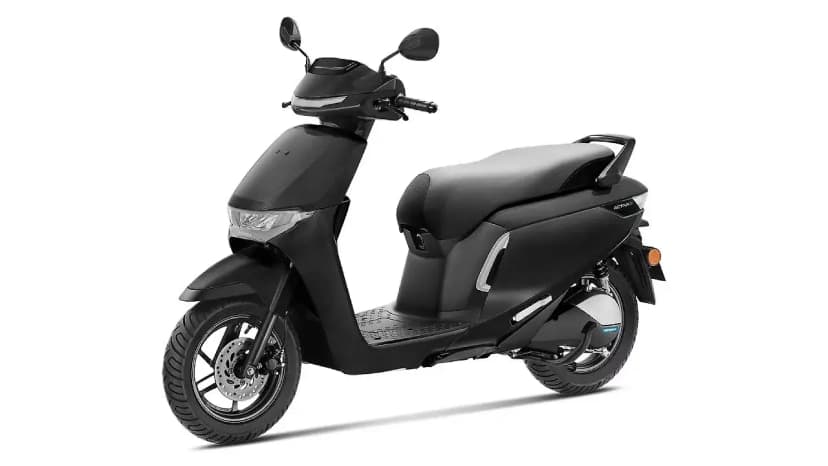 Honda Activa e in Pearl Igneous Black