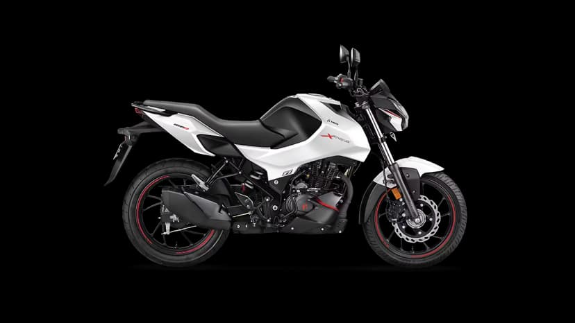 Hero Xtreme 160R in Matt Pearl White