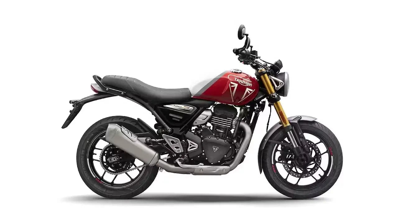 Triumph Speed 400 in Racing Red / Pearl Metallic White