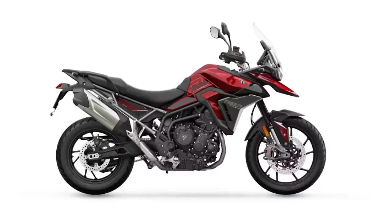 Triumph Tiger 900 in Carnival Red / Sapphire Black