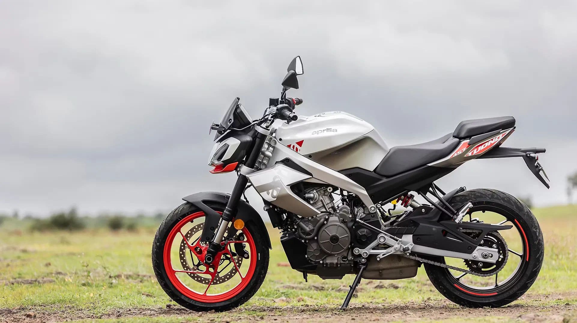 Aprilia Tuono 457 Left Side View