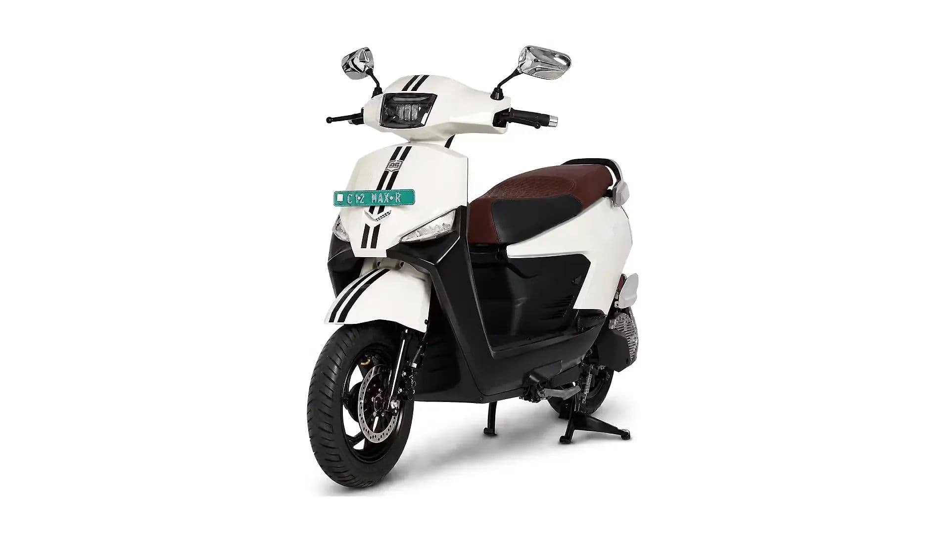 BGauss C12 MaxR in Pearl White