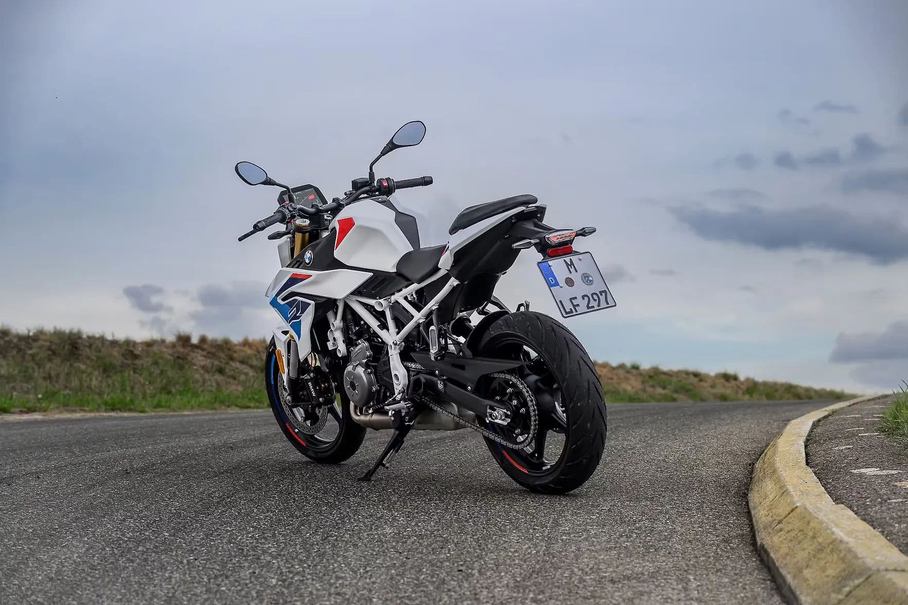 BMW 450 Naked Left Rear Three Quarter