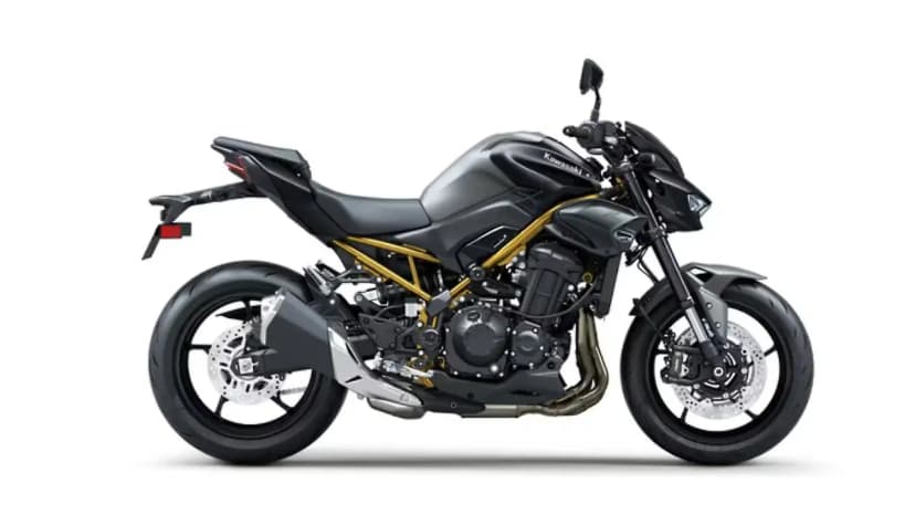 Kawasaki Z900 in Metallic Matte Graphenesteel Gray / Metallic Spark Black
