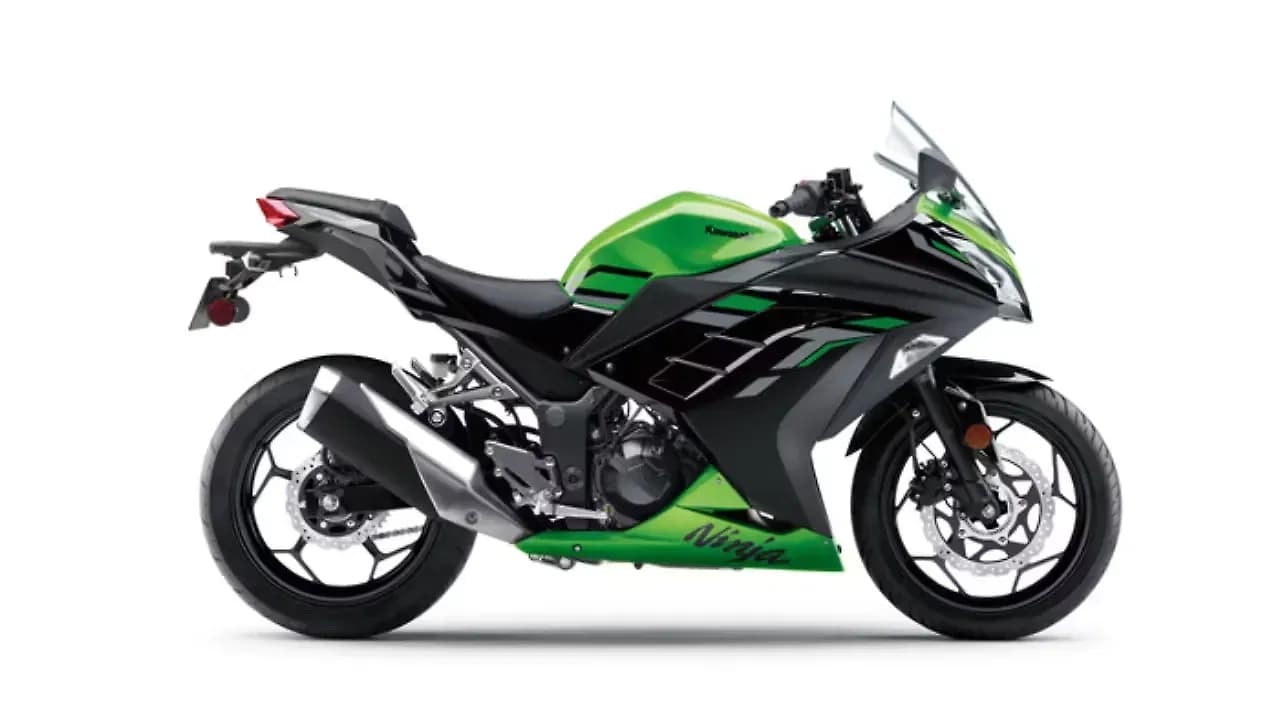Kawasaki Ninja 300 in Candy Lime Green / Ebony