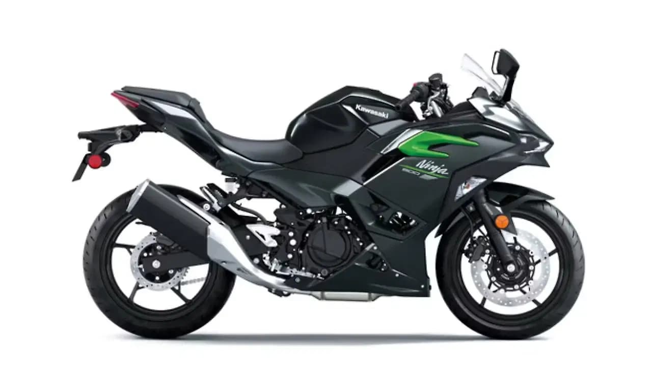 Kawasaki Ninja 500 in Metallic Carbon Gray