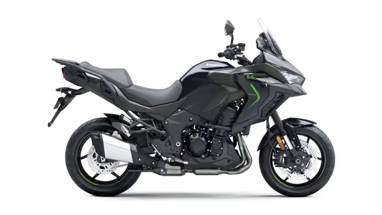 Kawasaki Versys 1100 in Metallic Matte Graphenesteel Gray / Metallic Diablo Black