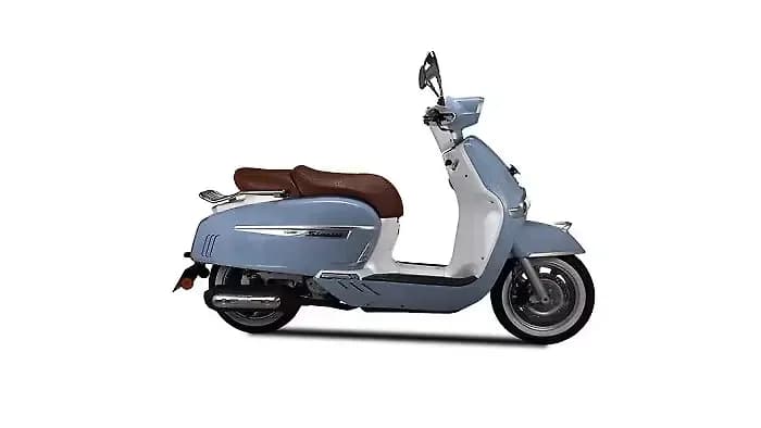 Keeway Sixties 300i in Matte light Blue