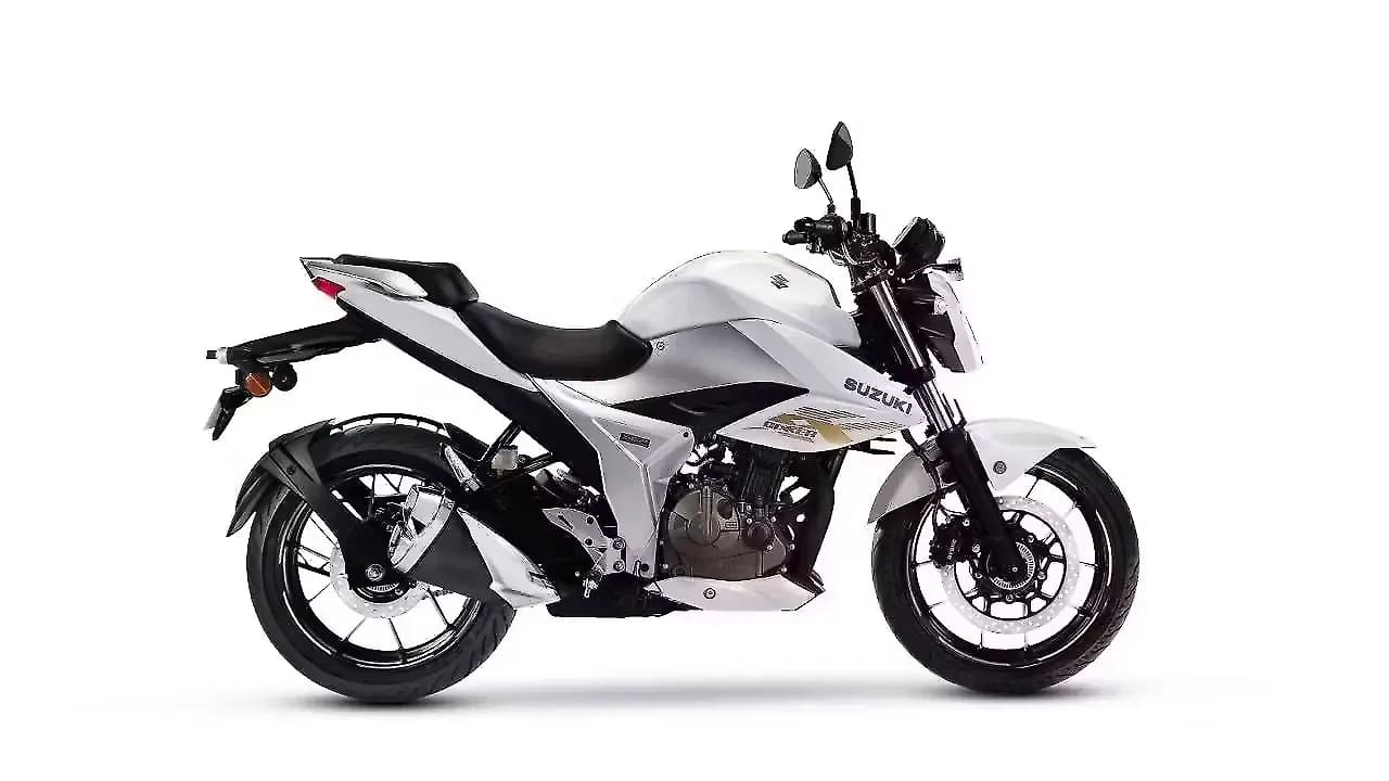 Suzuki Gixxer 250 in Pearl Glacier White/Metallic Mat Platinum Silver