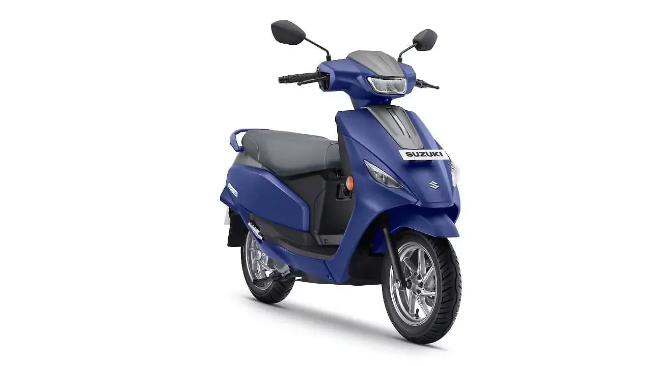Suzuki E Access in Metallic Mat Stellar Blue / Metallic Mat Fibroin Gray
